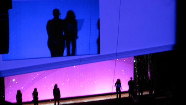 Beautiful colors during a glittering rehearsal moment