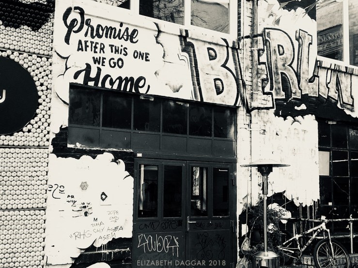 b&w photo of grafitti in Berlin