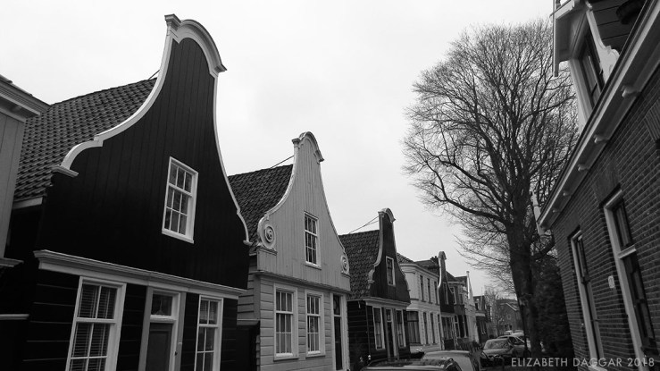 b&w photo of gables in Nieuwendammerdijk
